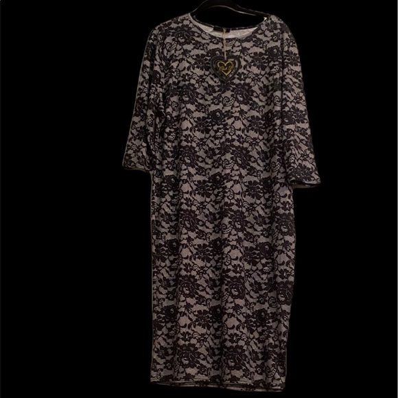 Black Lace Curvy Dress - Picture 10 of 11